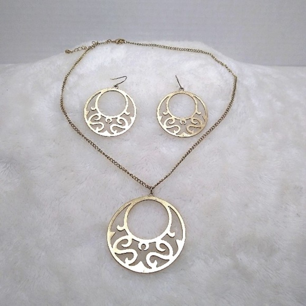 Scrollwork Gold Tone Circle Necklace and Earring Set